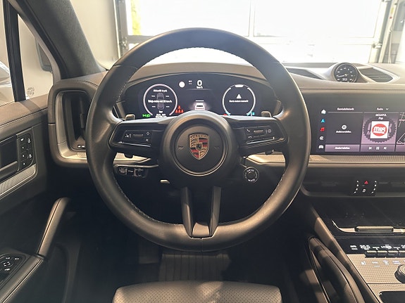 Porsche Cayenne 15 of 30