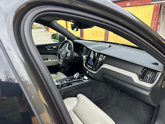 Volvo XC60 5 of 24