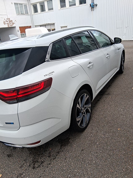 Renault Megane E-Tech 5 of 10