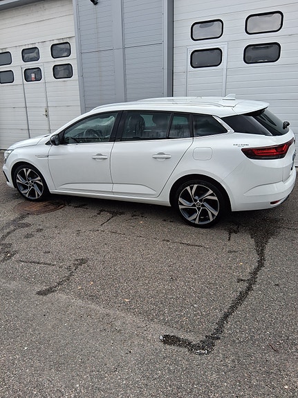 Renault Megane E-Tech 3 of 10