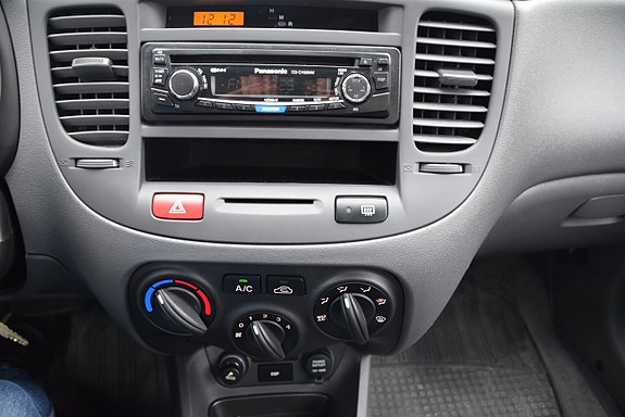 Kia Rio 11 of 20