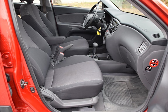 Kia Rio 9 of 20