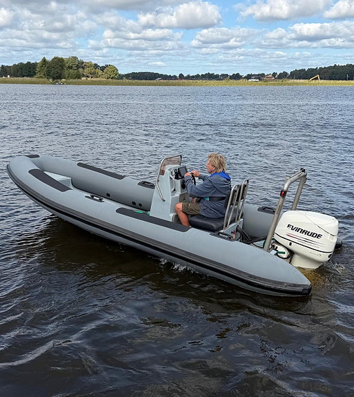 RIB med trailer 5 of 7