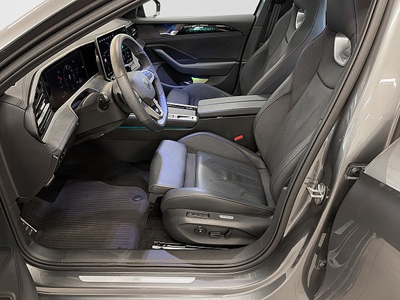 Volkswagen Passat 10 of 17