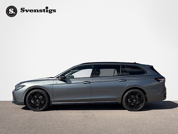 Volkswagen Passat 2 of 17