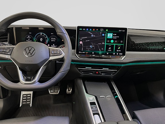 Volkswagen Passat 13 of 17