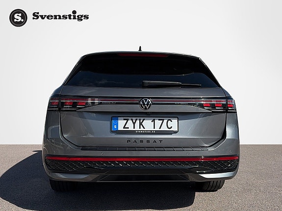 Volkswagen Passat 4 of 17