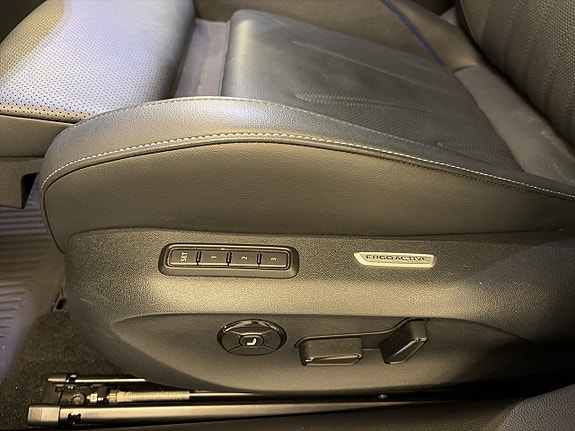 Volkswagen Passat 15 of 17