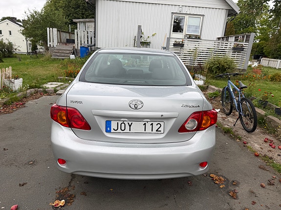 Toyota Corolla 4 of 6