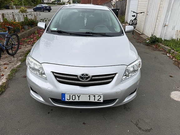 Toyota Corolla 2 of 6