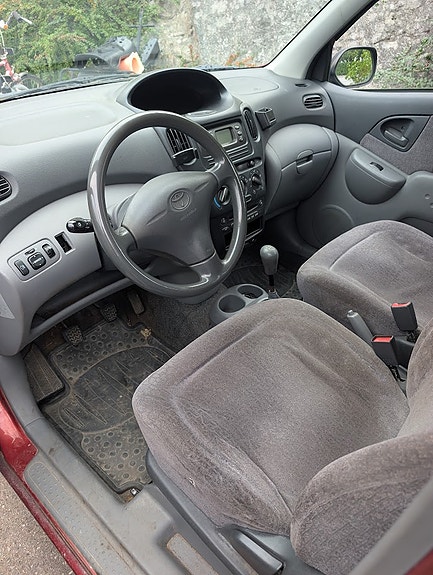 Toyota Yaris Verso 4 of 11