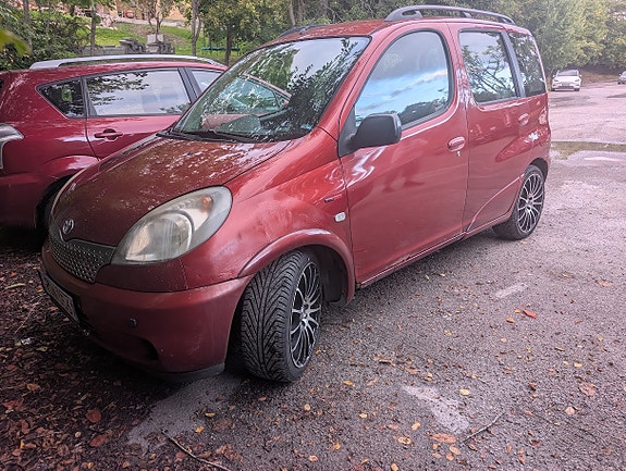 Toyota Yaris Verso 9 of 11