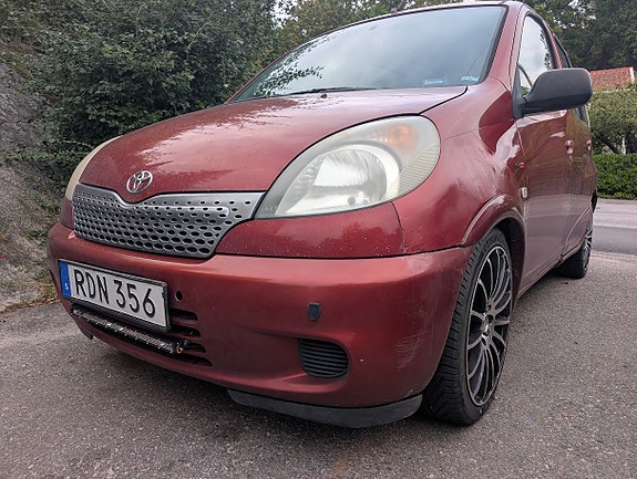 Toyota Yaris Verso 2 of 11