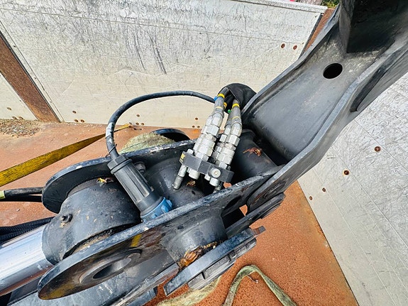 Hiab Jib 70X med 3 utskjut och slang och rör 4 of 6