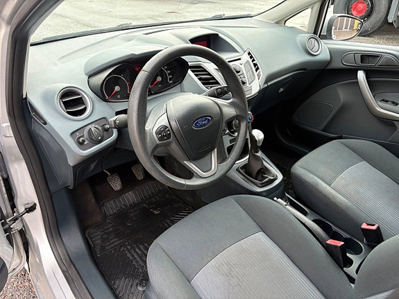 Ford Fiesta 9 of 12