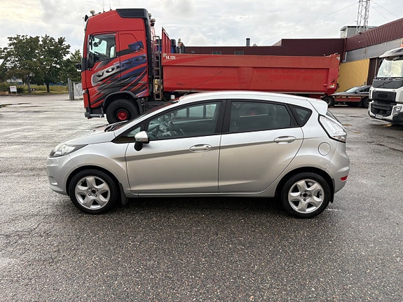 Ford Fiesta 2 of 12