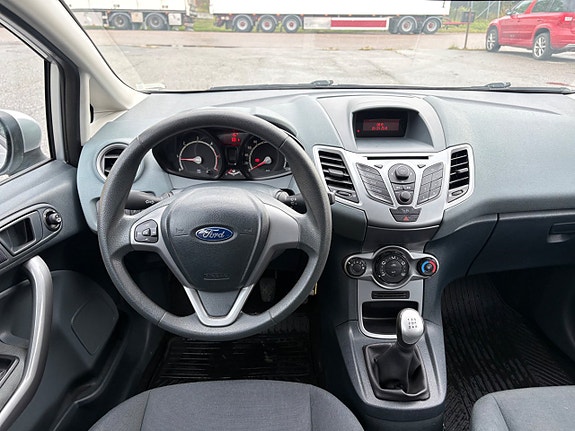 Ford Fiesta 8 of 12