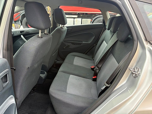 Ford Fiesta 12 of 12