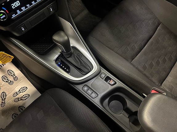 Toyota Yaris 17 of 21