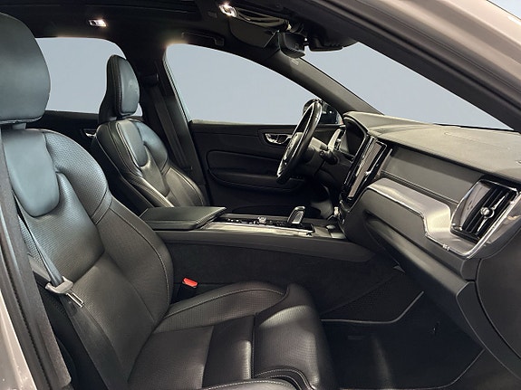 Volvo XC60 10 of 24