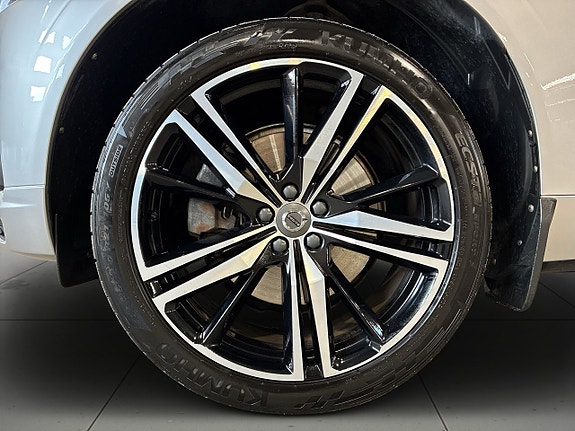 Volvo XC60 14 of 24