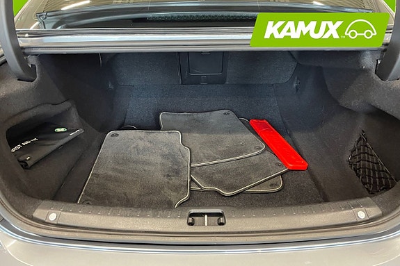 Volvo S90 16 of 26