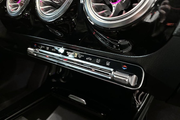 Mercedes-Benz CLA180 12 of 26