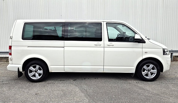 Volkswagen Caravelle 7 of 22