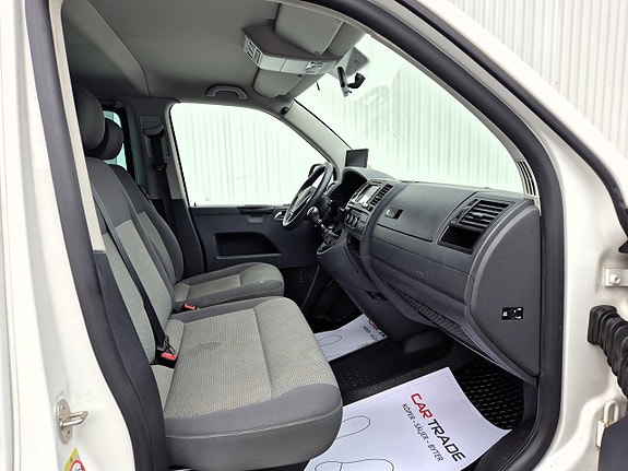 Volkswagen Caravelle 18 of 22