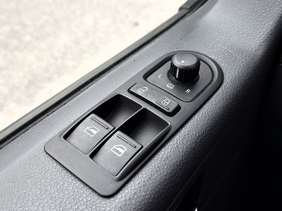 Volkswagen Caravelle 12 of 22