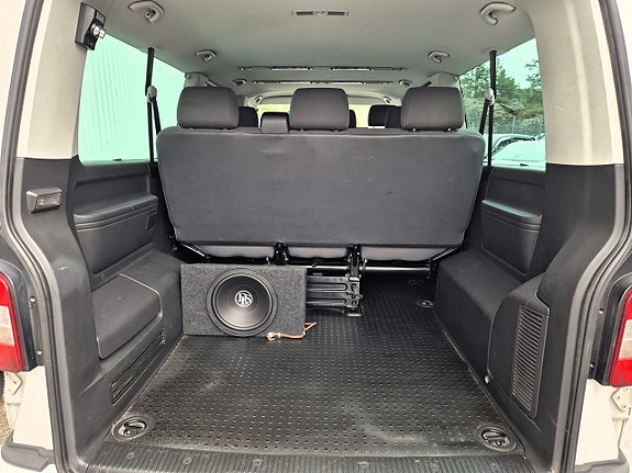 Volkswagen Caravelle 9 of 22