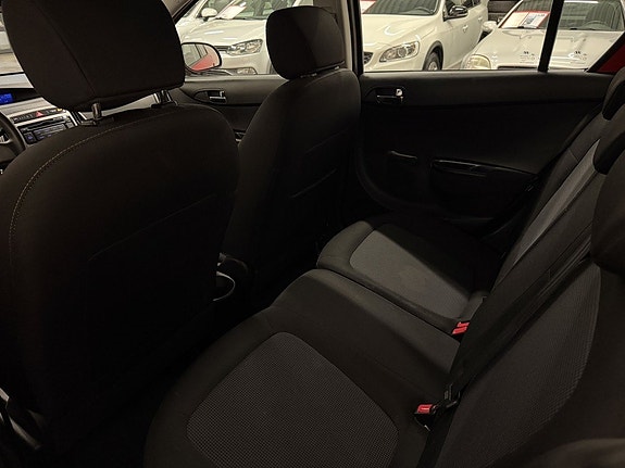 Hyundai i20 10 of 13
