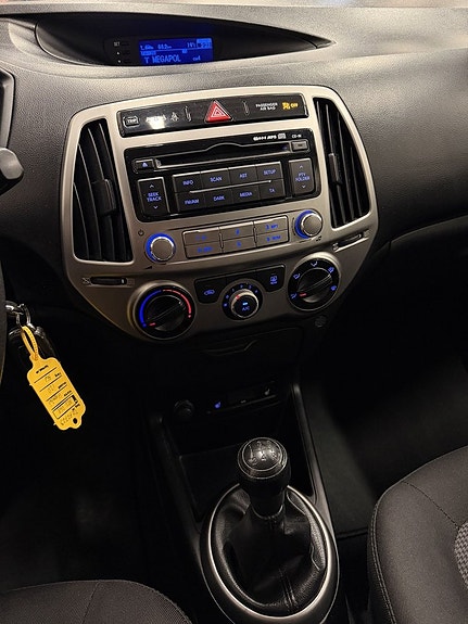 Hyundai i20 11 of 13