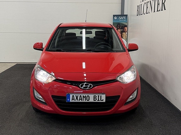 Hyundai i20 2 of 13