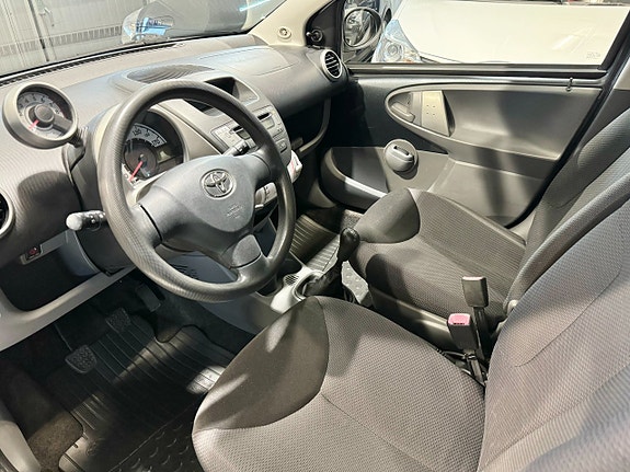 Toyota Aygo 7 of 11