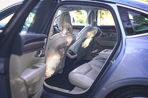 Volvo S90 27 of 30