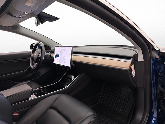 Tesla Model 3 24 of 30