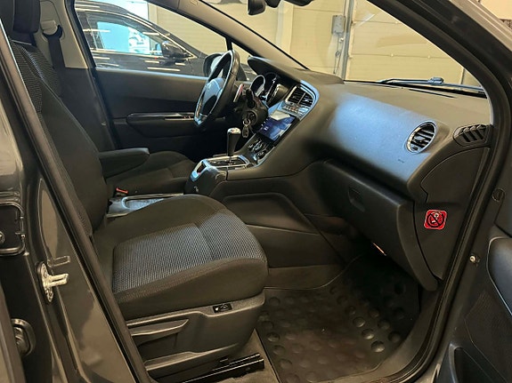 Peugeot 5008 9 of 19