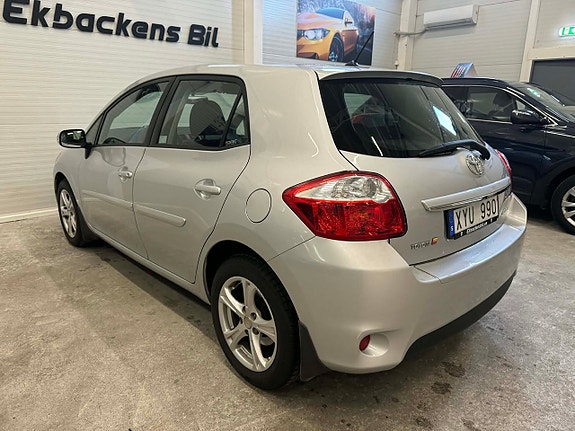 Toyota Auris 6 of 14