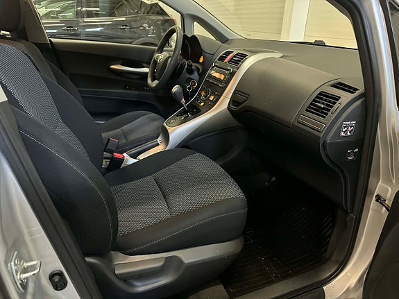 Toyota Auris 9 of 14