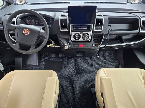 Pilote EXPLORATEUR G742. FIAT 3.0L AUT. ALDE. ENKELSÄNGAR 9 of 23