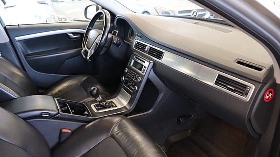 Volvo V70 11 of 16