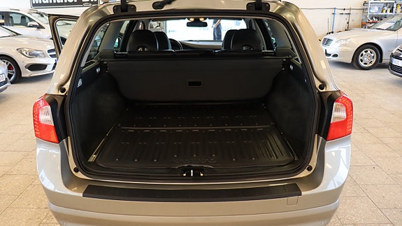 Volvo V70 9 of 16