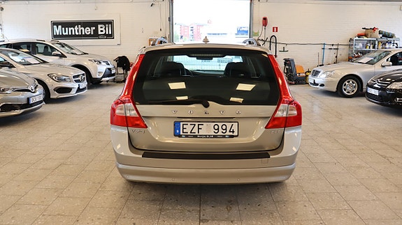 Volvo V70 8 of 16