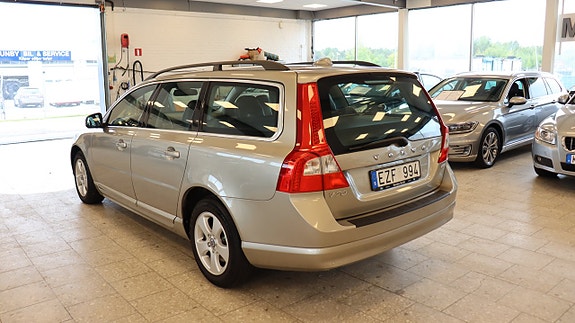 Volvo V70 4 of 16