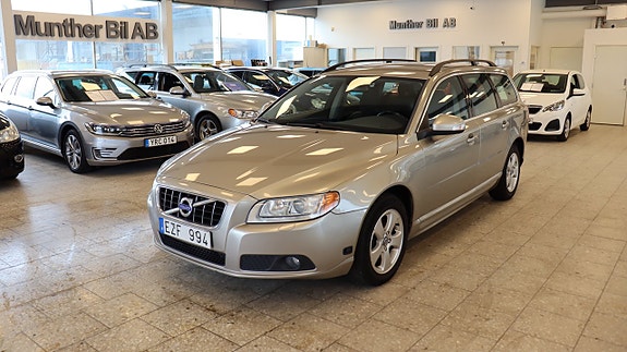 Volvo V70 2 of 16