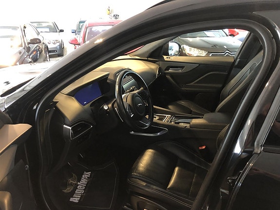Jaguar F-PACE 6 of 12