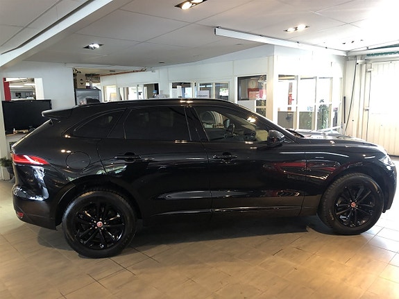 Jaguar F-PACE 2 of 12