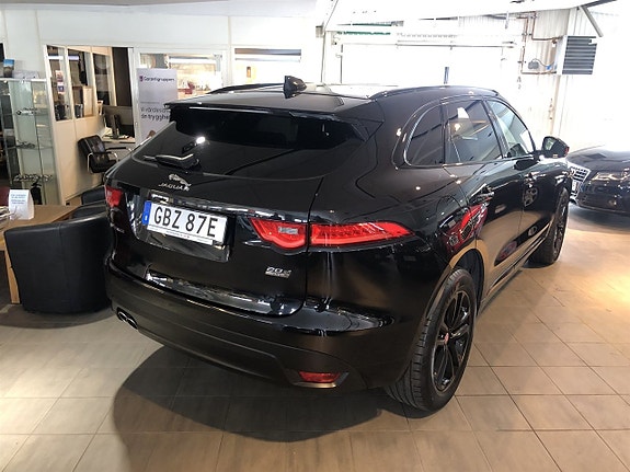 Jaguar F-PACE 3 of 12