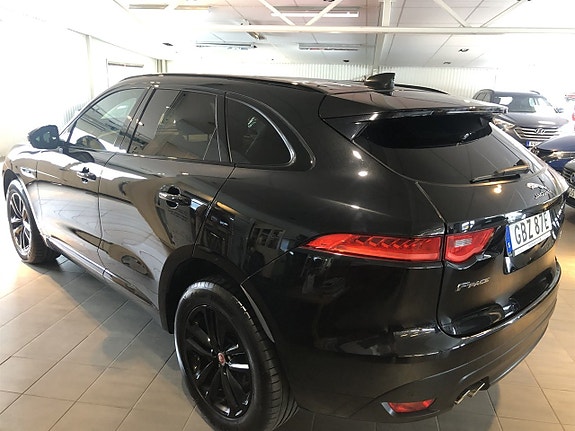 Jaguar F-PACE 4 of 12